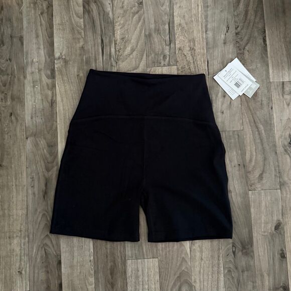 Beyond yoga classic black buttery active shorts - Picture 3 of 4